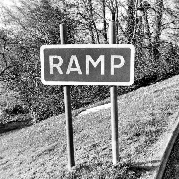 有匝道信息的交通标志图片下载