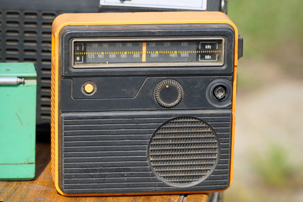 旧的晶体管收音机图片下载