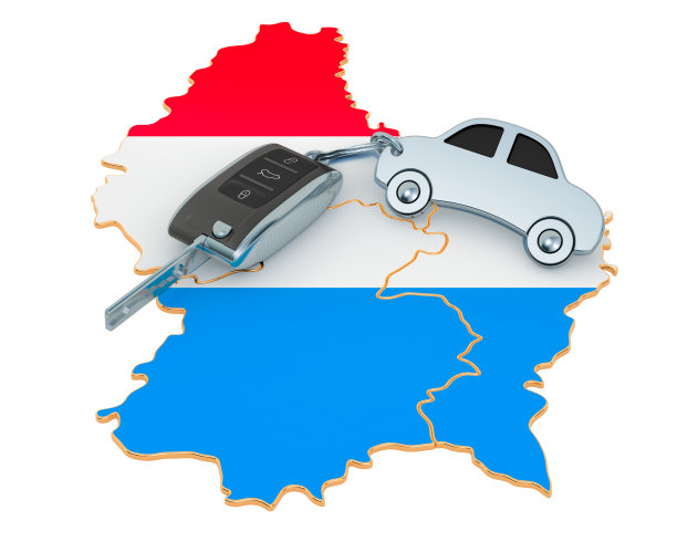 在卢森堡出售或租赁汽车的概念，3D渲染孤立的白色背景图片下载