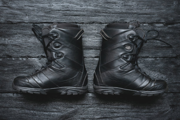 滑雪板靴。图片下载