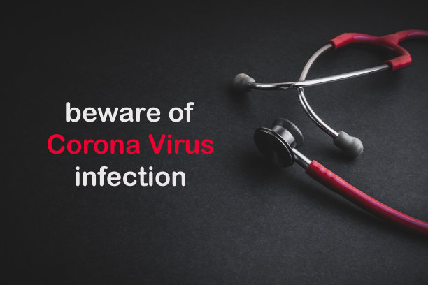 听诊器黑色背景上写有“当心冠状病毒感染”字样图片下载