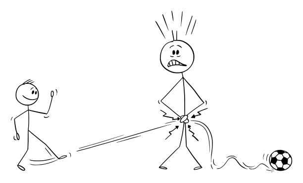 矢量卡通插图的男人或父亲踢足球或足球与他的儿子和被球打在胯部图片下载