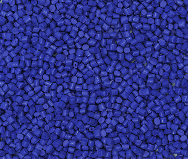 俯视图特写塑料珠白色背景，树脂塑料工业图片下载