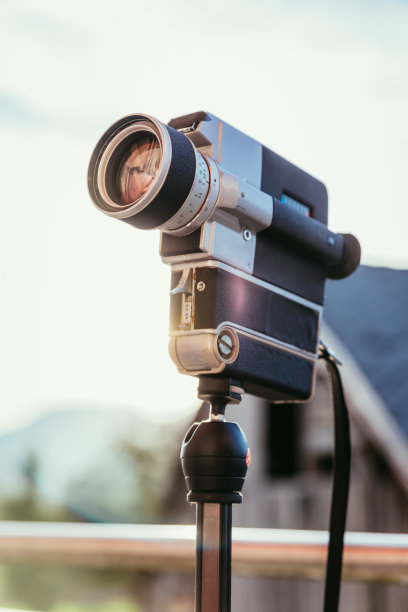 老式电影摄影机，户外，日落图片下载