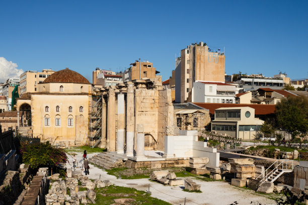 阳光明媚的一天，希腊雅典的罗马广场图片下载