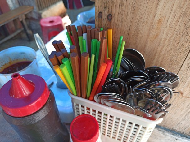 鸡肉面条用的餐具图片下载