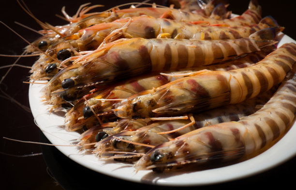 一盘新鲜的Sanlúcar de Barrameda大虾图片下载