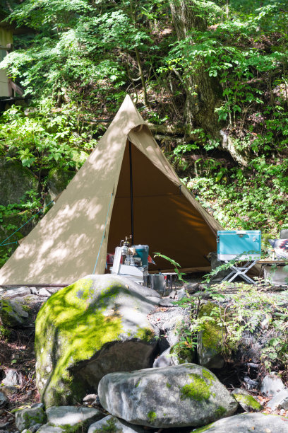 丰富的帐篷(露营和旅行的形象)图片下载
