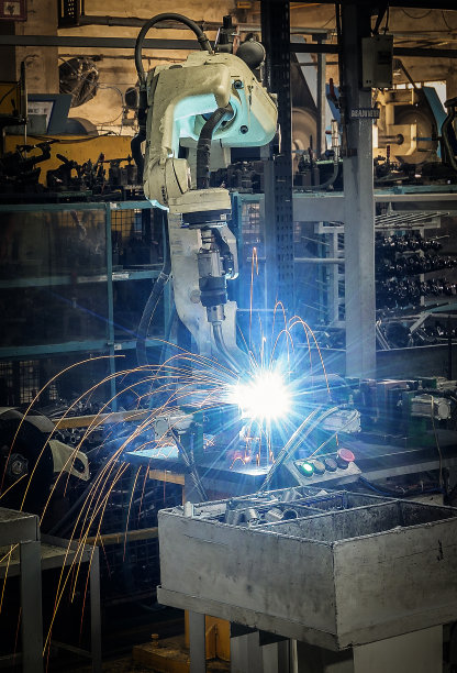 工业产品的机器人焊接图片下载