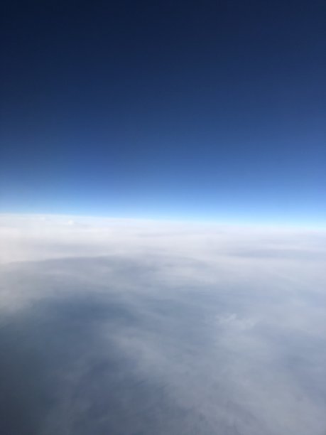 在云层之上图片下载