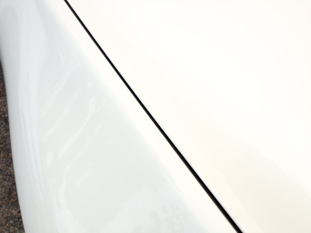 白色车身面板图片下载