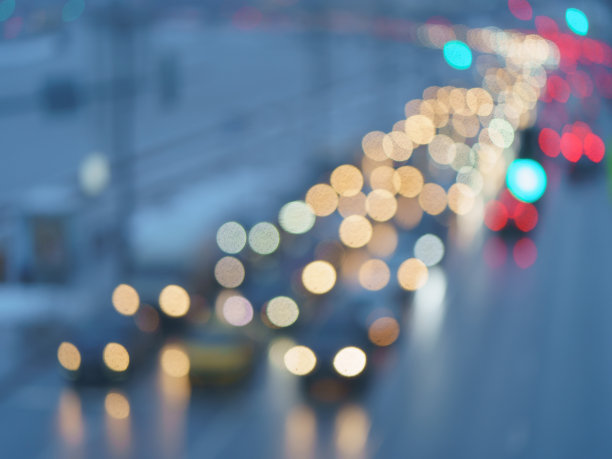 道路上的交通信号灯图片下载