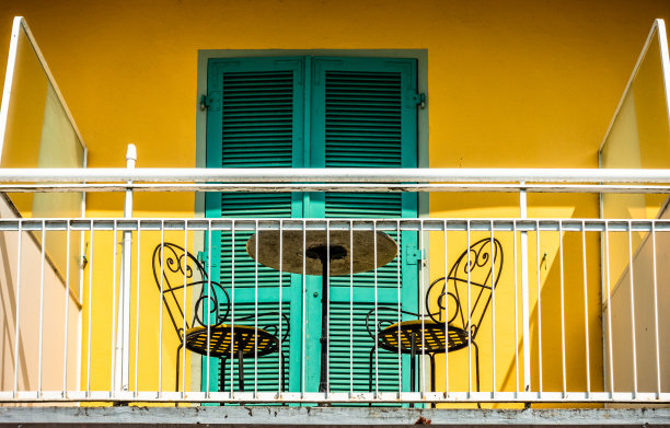 正面的阳台图片下载