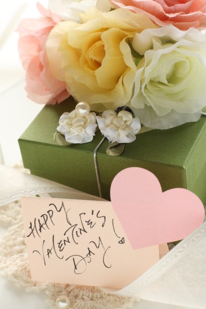 人造花和彩带礼盒图片下载