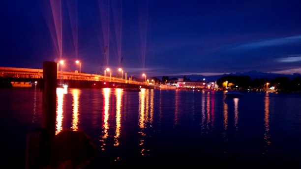 美国威斯康辛州中西部的一座水上桥图片下载