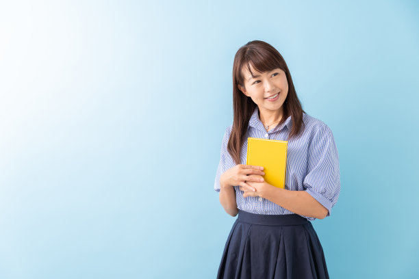 看书的女人图片下载