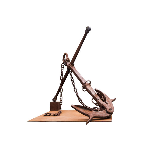 生锈的船锚在铁基座上，孤立在白色背景上图片下载