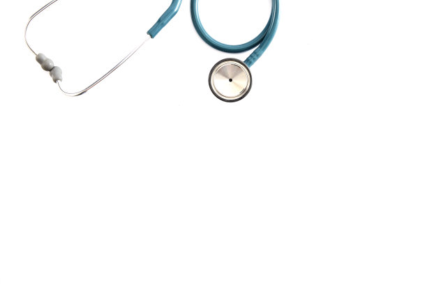 办公桌上的听诊器医生扁平素材，留有文本空间图片下载