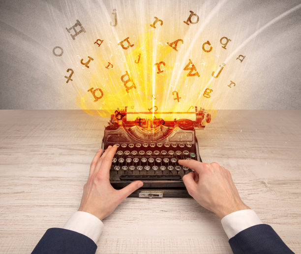 老式打字机里的信件爆炸了图片下载