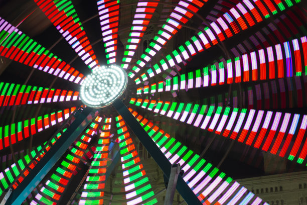 费城市中心市政厅的圣诞村摩天轮图片下载