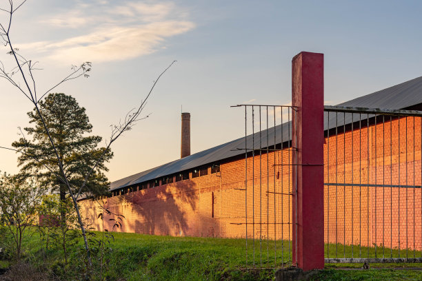 一个古老的砖制陶器的结构，在Camobi附近，图片下载
