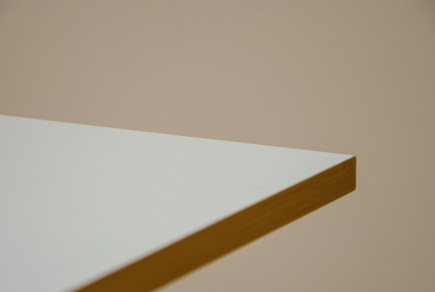 白色桌子的一角图片下载