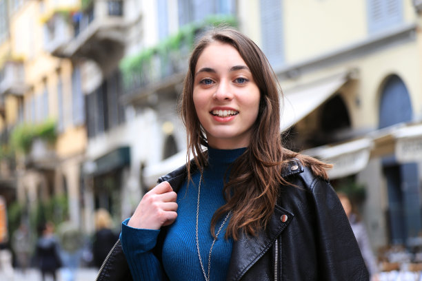 美丽的女孩微笑图片下载