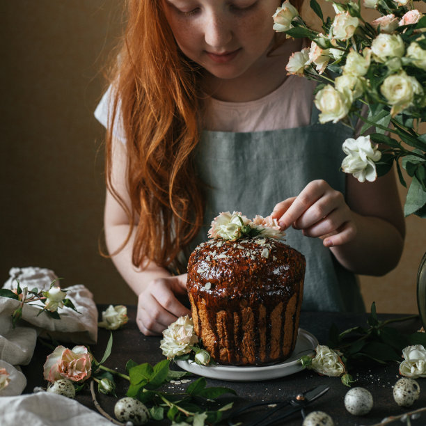 红发女孩装饰纸杯蛋糕花图片下载