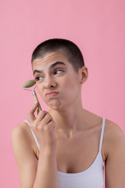 好奇的女士犹豫和皱眉库存照片图片下载