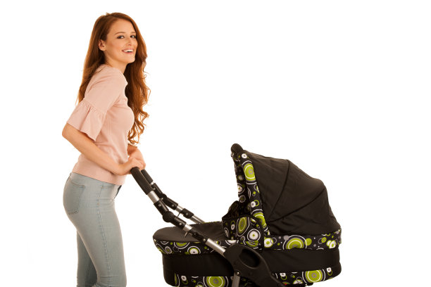 有吸引力的漂亮的年轻女人与婴儿推车孤立在白色的背景图片下载