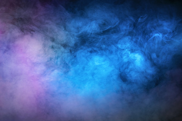 背光烟雾抽象纹理粉蓝色在黑色的背景。图片下载