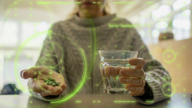 女人喝药未来派图片下载