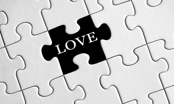 在一款白色拼图游戏中思念爱情图片下载