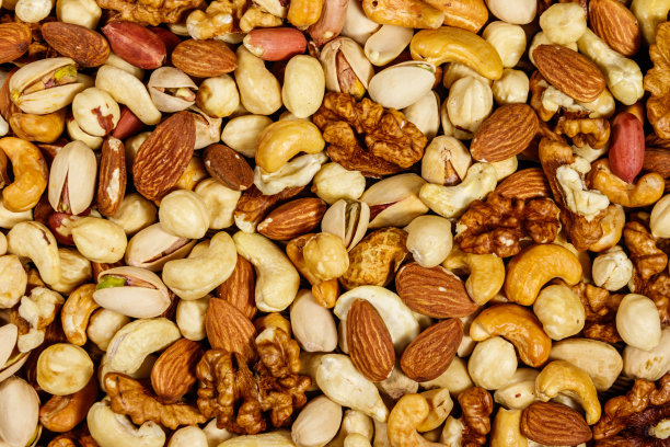 背景混合坚果(核桃，开心果，杏仁，花生，腰果，榛子)。健康饮食的概念图片下载