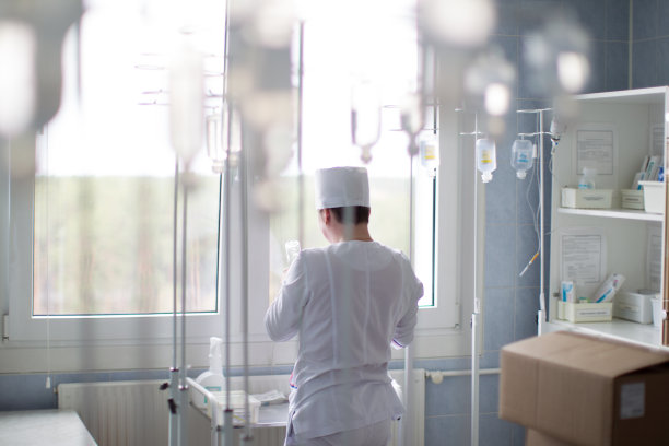 护士准备滴管图片下载