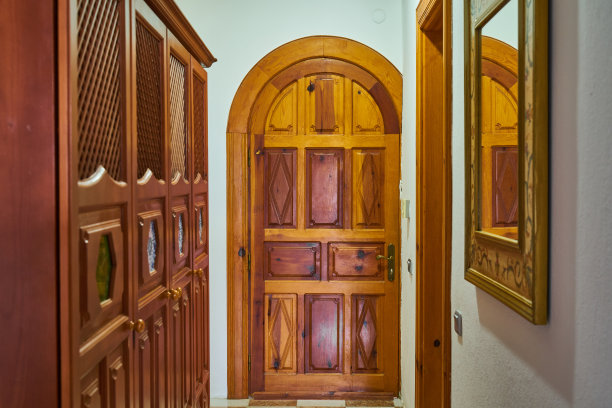 房子里的旧木门图片下载