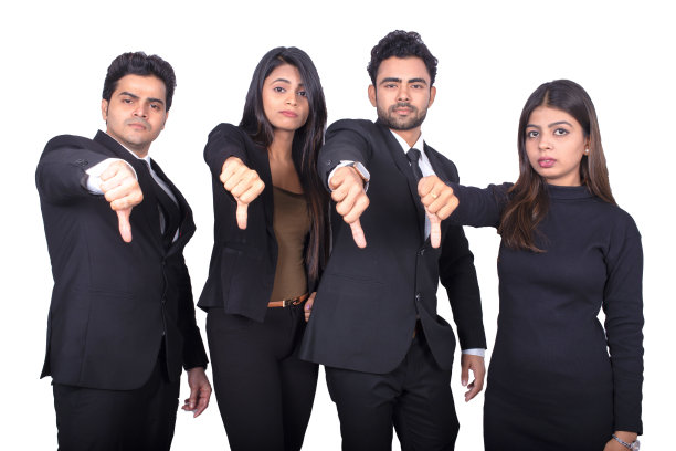 商业人士在白色背景上表示反对的肖像图片下载