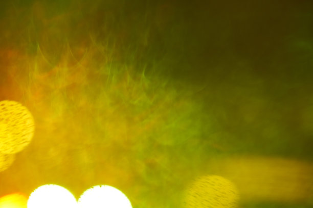 黄色散景的抽象照片与发光的灯光在背景图片下载