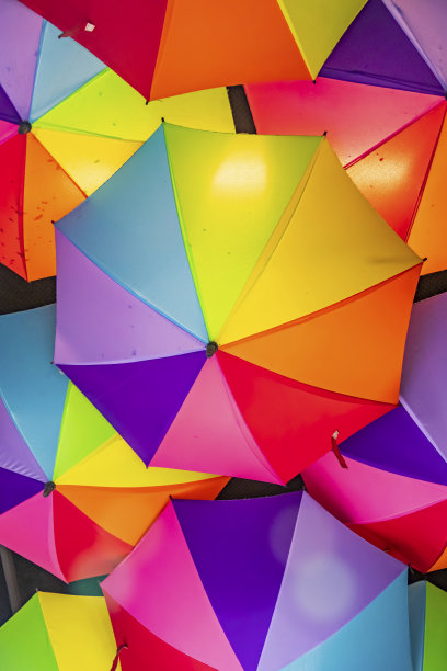 收起五颜六色的雨伞装饰一下图片下载