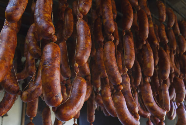 腌制美味的西班牙熏香肠图片下载