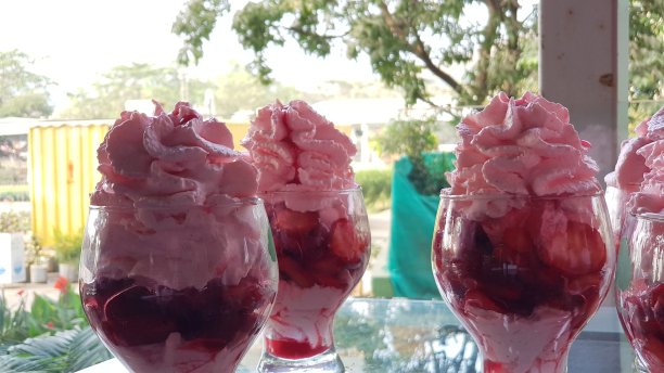 草莓奶昔图片下载