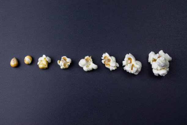 准备爆米花的阶段图片下载