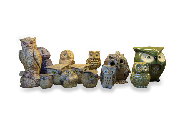 可爱的老式木制猫头鹰娃娃图片下载