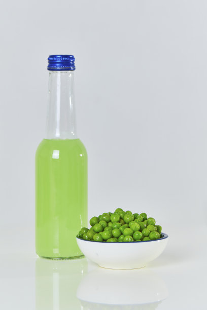 绿豆瓶冰沙与新鲜的时令有机绿豆图片下载