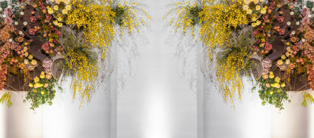 婚礼鲜花背景，情人和情人，五彩缤纷的花朵模型展示在舞台上图片下载