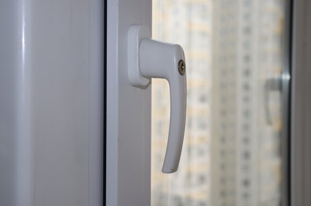 白色手柄用于关闭窗户图片下载