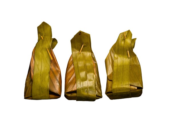 香蕉叶椰馅蒸粉，泰国传统甜品Kanom Sai Sai图片下载