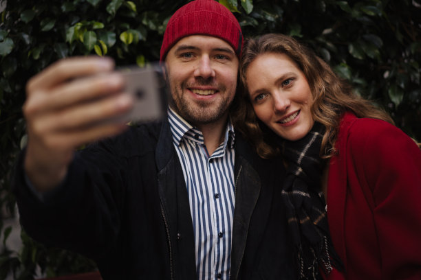 情侣在自拍图片下载