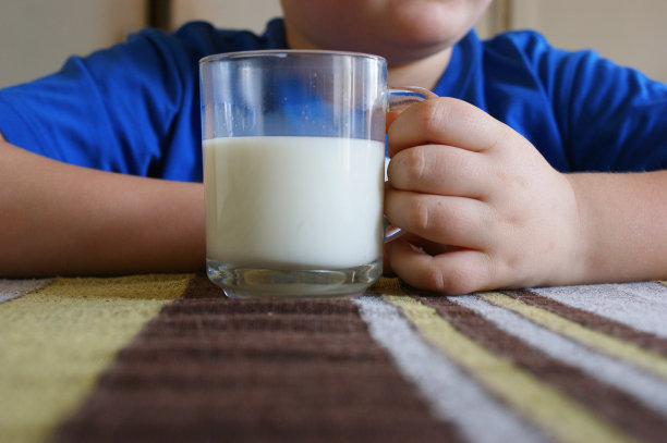 一杯牛奶图片下载