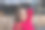 年轻女子在户外享受冬日图片下载